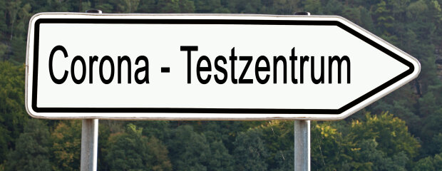 Schild "Corona-Testzentrum" Schild "Corona-Testzentrum"